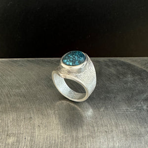 Kingman Black web Turquoise Saddle Ring, Tufa Cast. Size 12