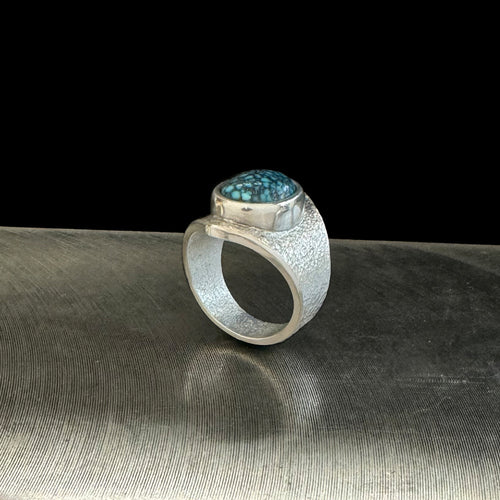 Kingman Black web Turquoise Saddle Ring, Tufa Cast. Size 12