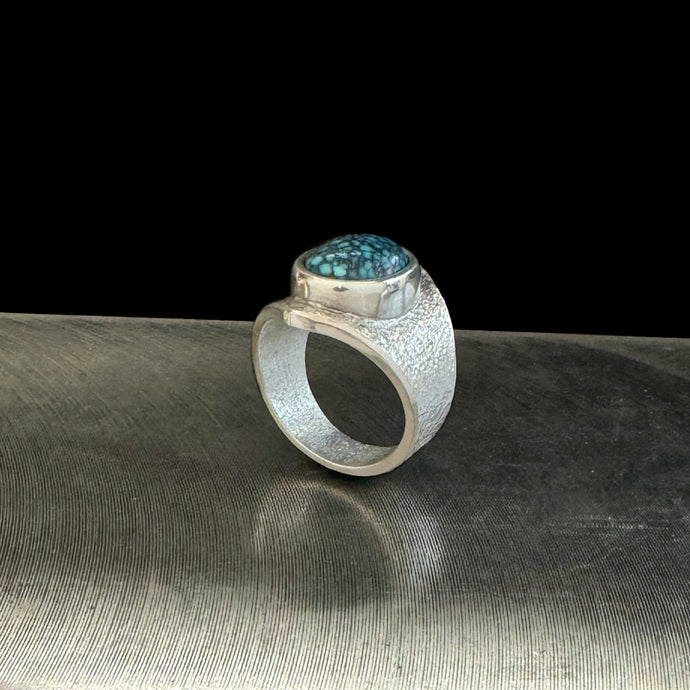 Kingman Black web Turquoise Saddle Ring, Tufa Cast. Size 12
